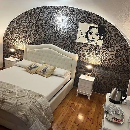 Bed & Breakfast Chic